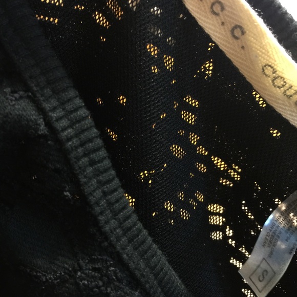 Long sleeved crocheted lace top. - Picture 5 of 5